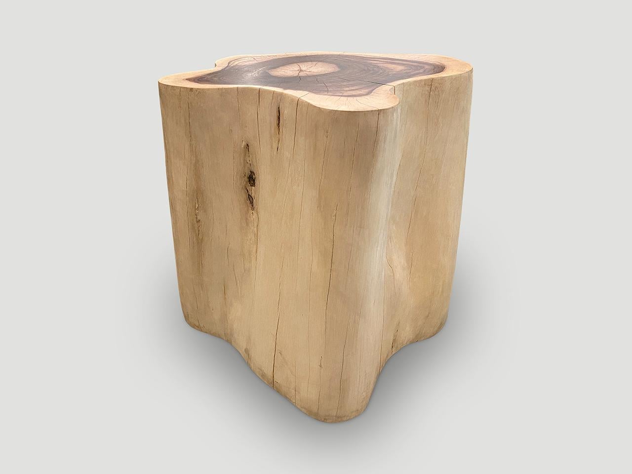 Andrianna Shamaris Rare table d'appoint ou piédestal surdimensionné en bois Sono rare en vente 2