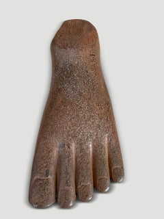 Andrianna Shamaris Sculpture de pied en pierre de rivière