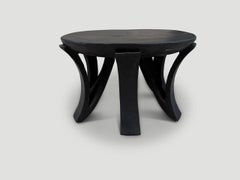 Andrianna Shamaris Grande table d'appoint ou table basse rustique africaine sculptée à la main