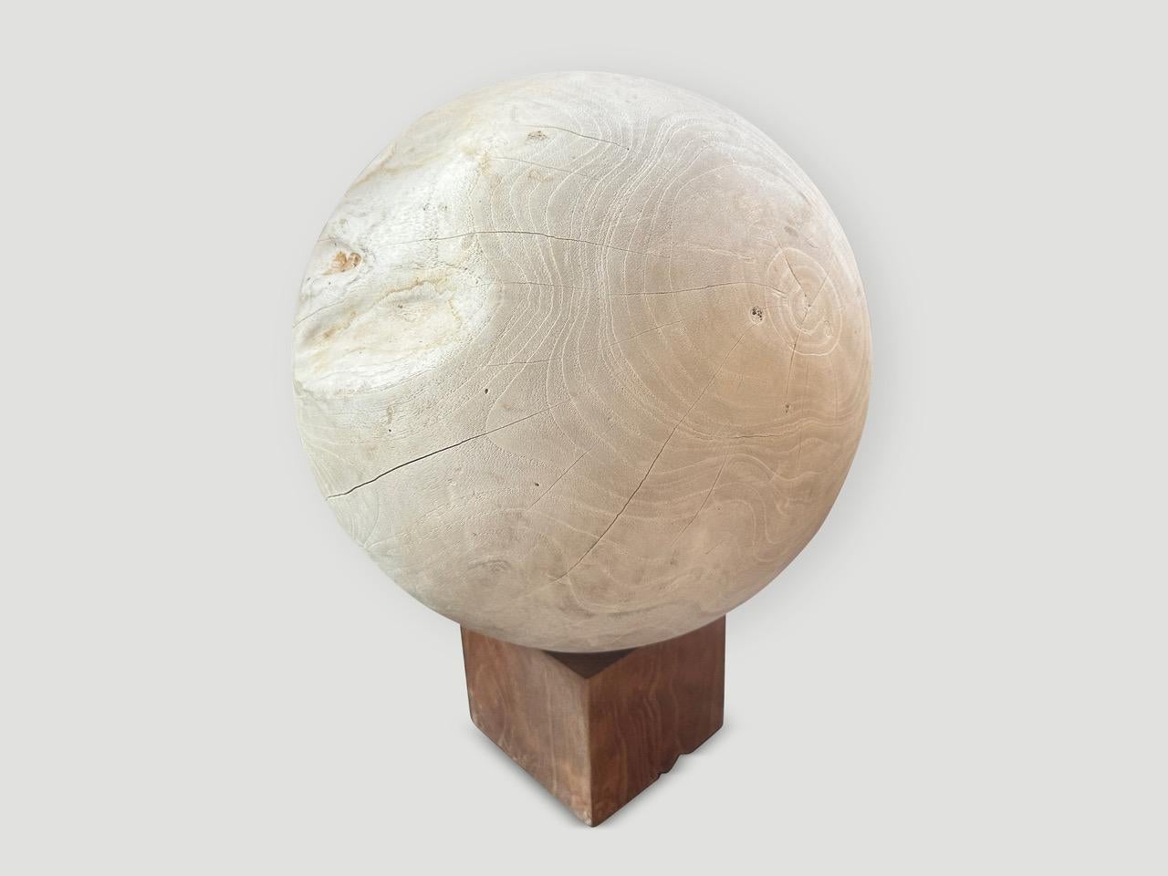 Organique Andrianna Shamaris Sculptural Bleached Sphere on a Stand en vente