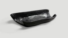 Andrianna Shamaris Vaso scultoreo in legno di teak carbonizzato