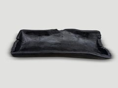 Andrianna Shamaris Vessel sculptural en bois de teck calciné