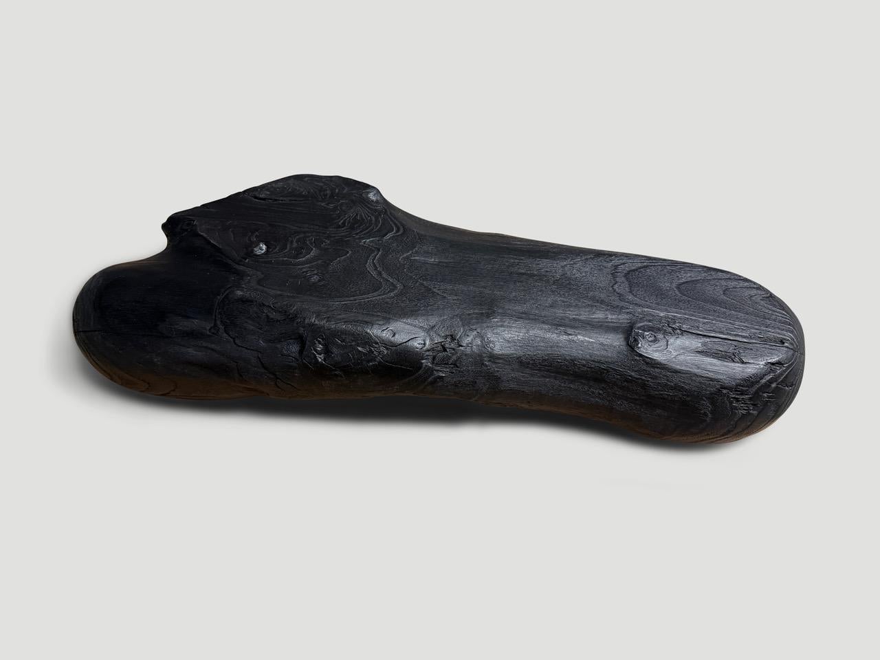 Andrianna Shamaris Vaso scultoreo in legno di teak carbonizzato In condizioni ottime in vendita a New York, NY