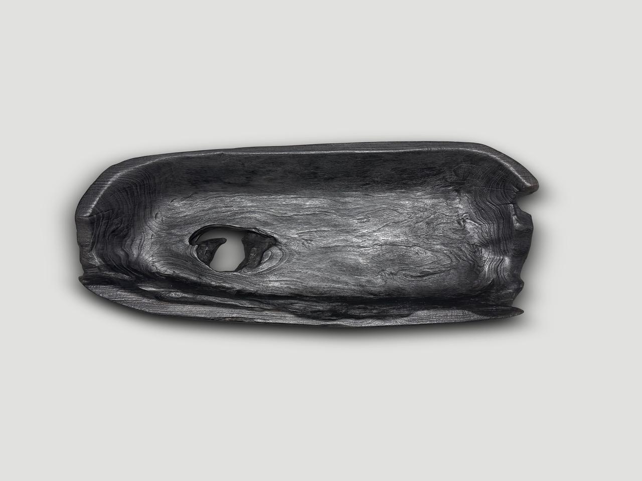 XXI secolo e contemporaneo Andrianna Shamaris Vaso scultoreo in legno di teak carbonizzato in vendita