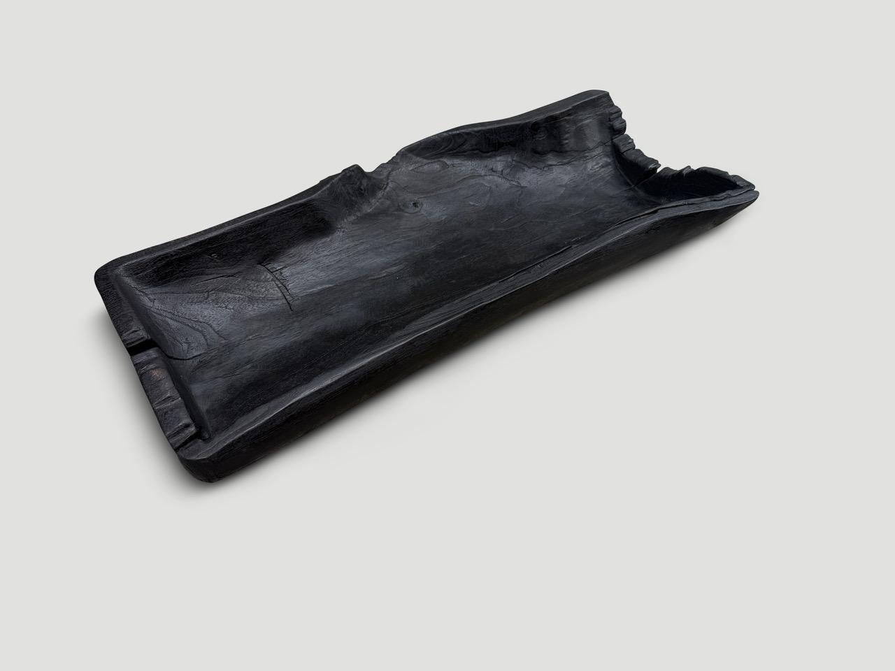 XXI secolo e contemporaneo Andrianna Shamaris Vaso scultoreo in legno di teak carbonizzato in vendita