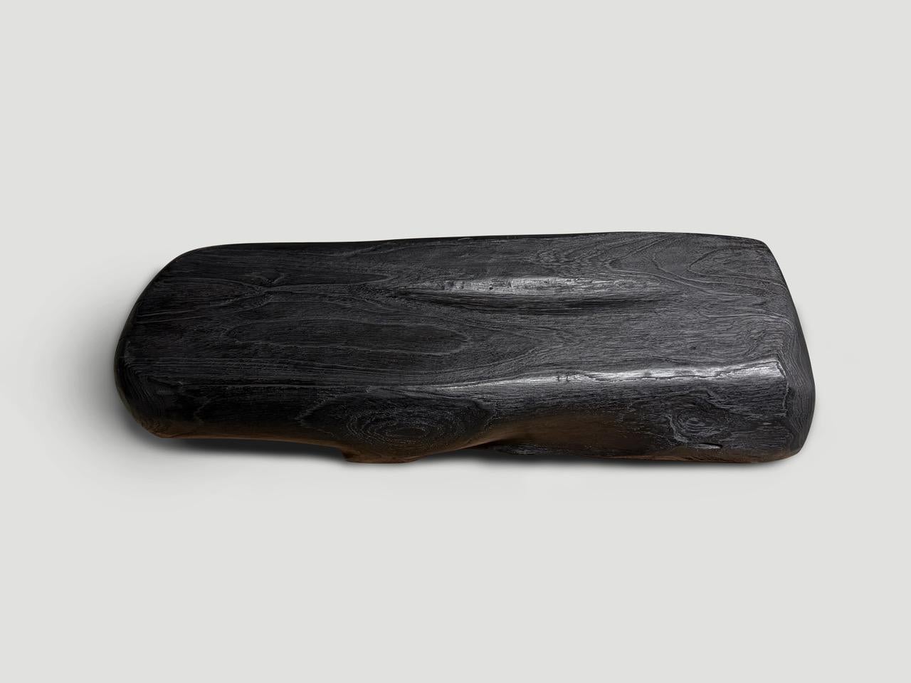 XXI secolo e contemporaneo Andrianna Shamaris Vaso scultoreo in legno di teak carbonizzato in vendita