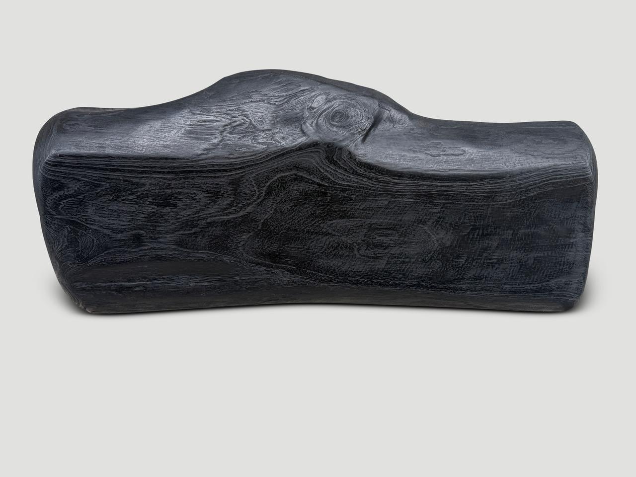 Andrianna Shamaris Vaso scultoreo in legno di teak carbonizzato in vendita 1