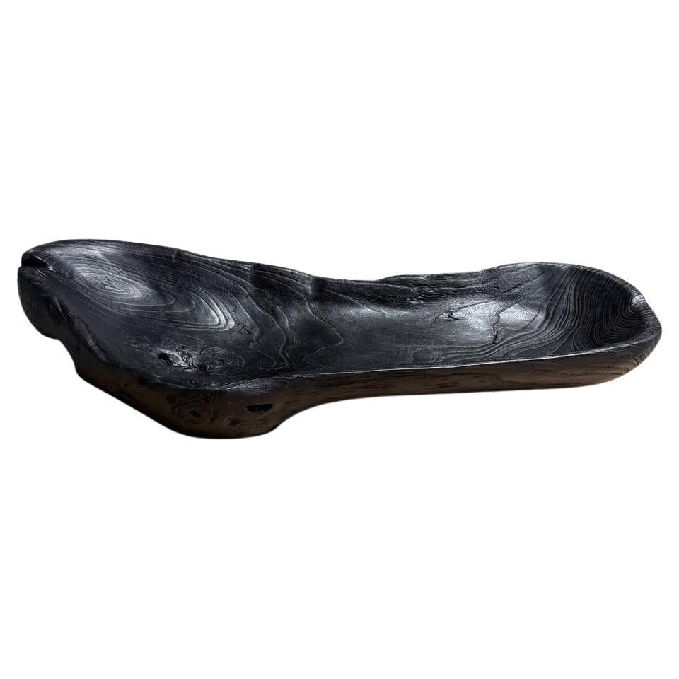 Andrianna Shamaris Vaso scultoreo in legno di teak carbonizzato