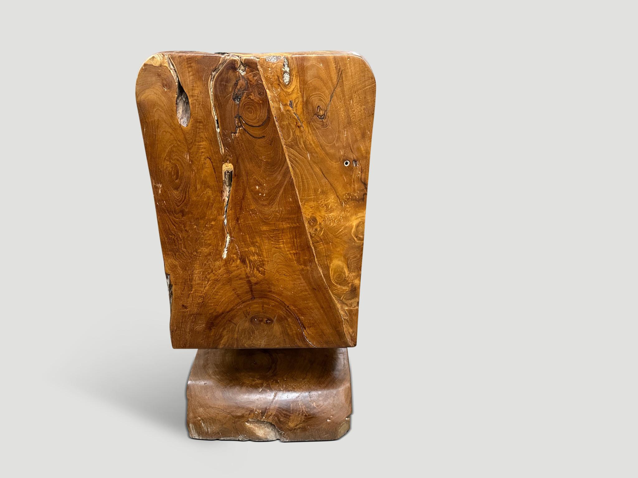 Andrianna Shamaris: Skulpturaler Stuhl aus Teakholz (Mitte des 20. Jahrhunderts) im Angebot
