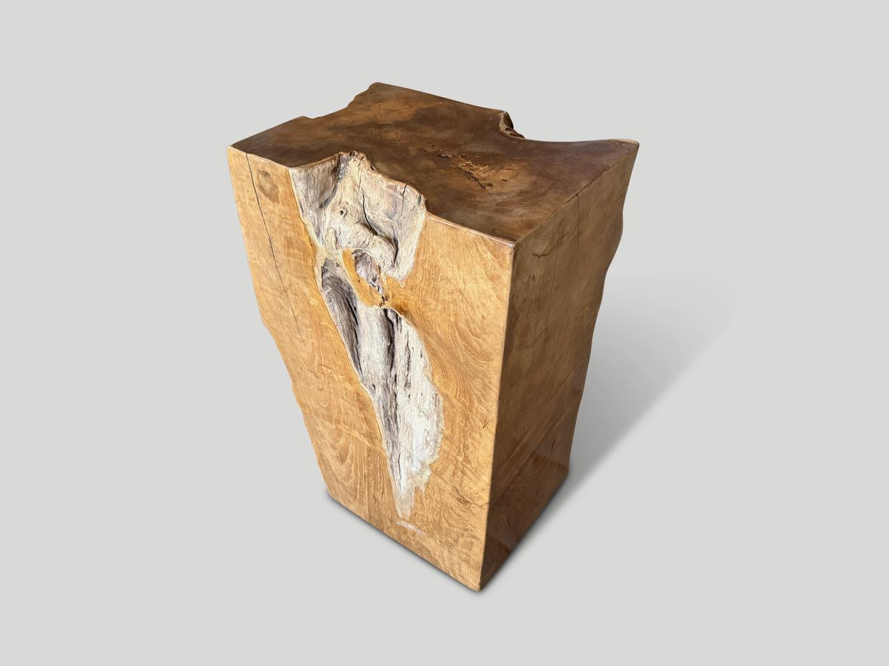 Organico moderno Tavolino o piedistallo scultoreo in Wood Wood di Andrianna Shamaris in vendita