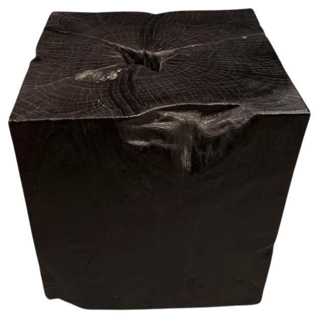Andrianna Shamaris Table d'appoint sculpturale triple en bois de teck brûlé