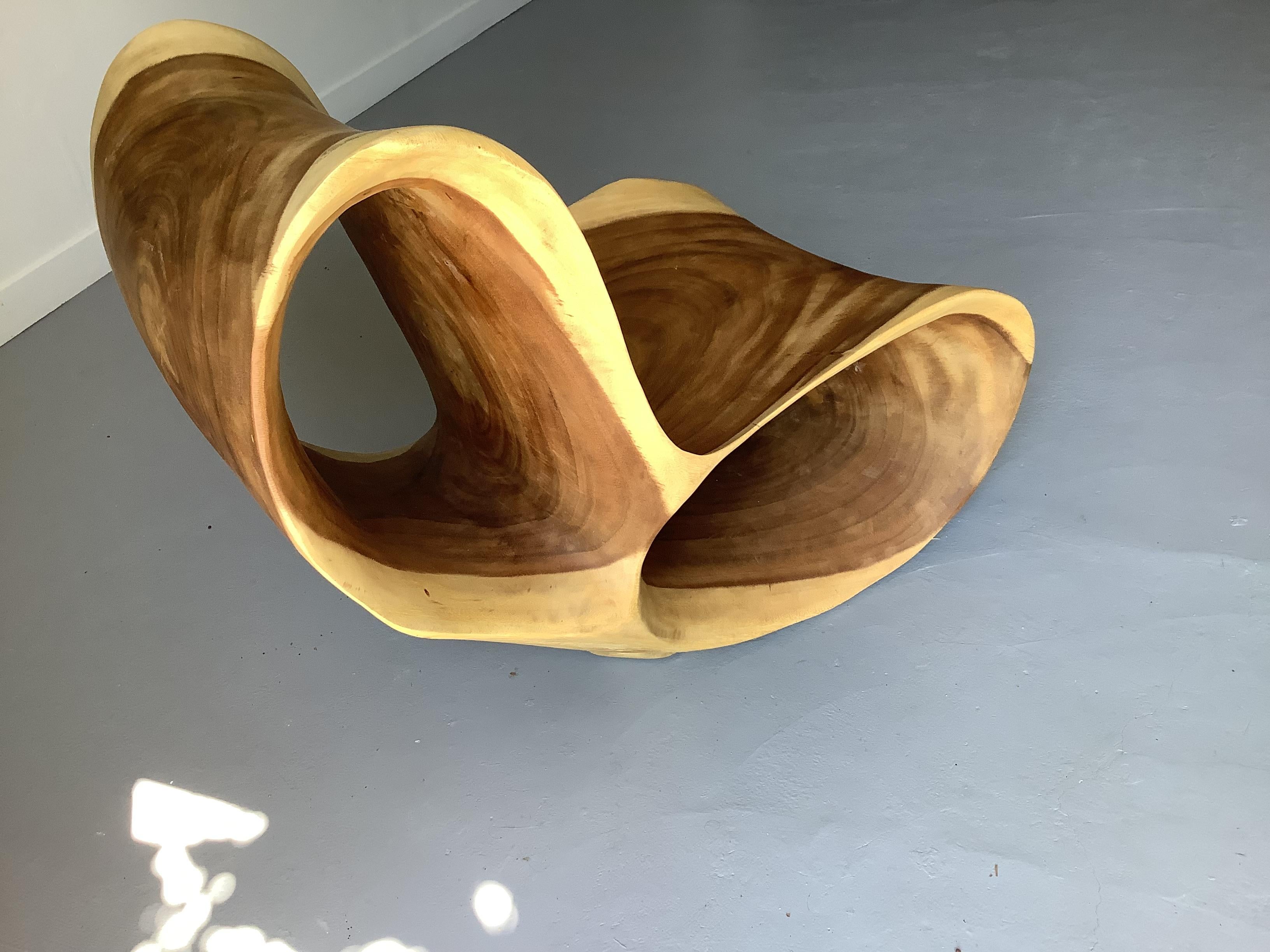 Organico moderno Andrianna  Sedia scultorea Shamaris Wood in vendita