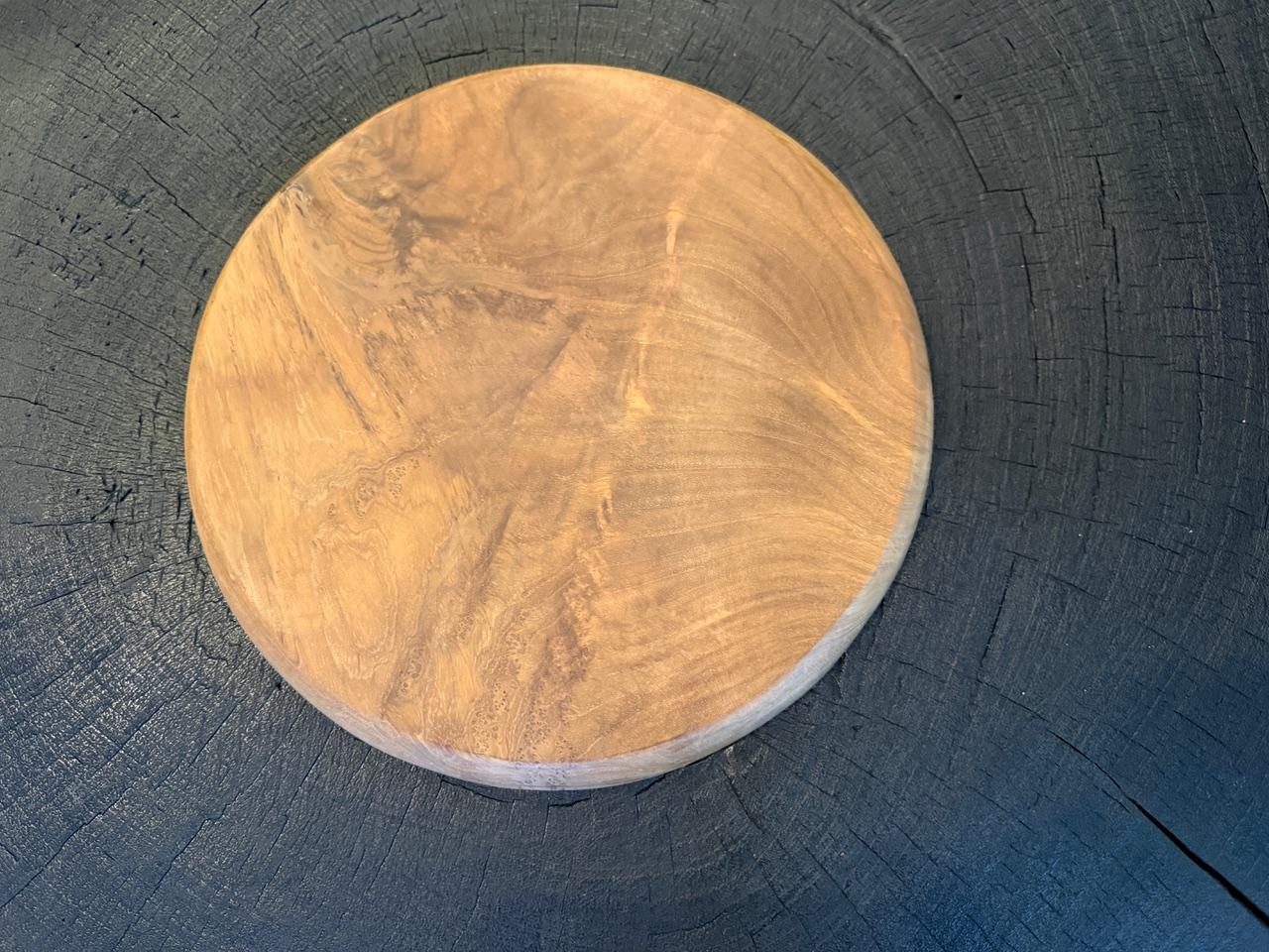 Andrianna Shamaris Set aus fünf minimalistischen Teakholz-Tellern (21. Jahrhundert und zeitgenössisch) im Angebot