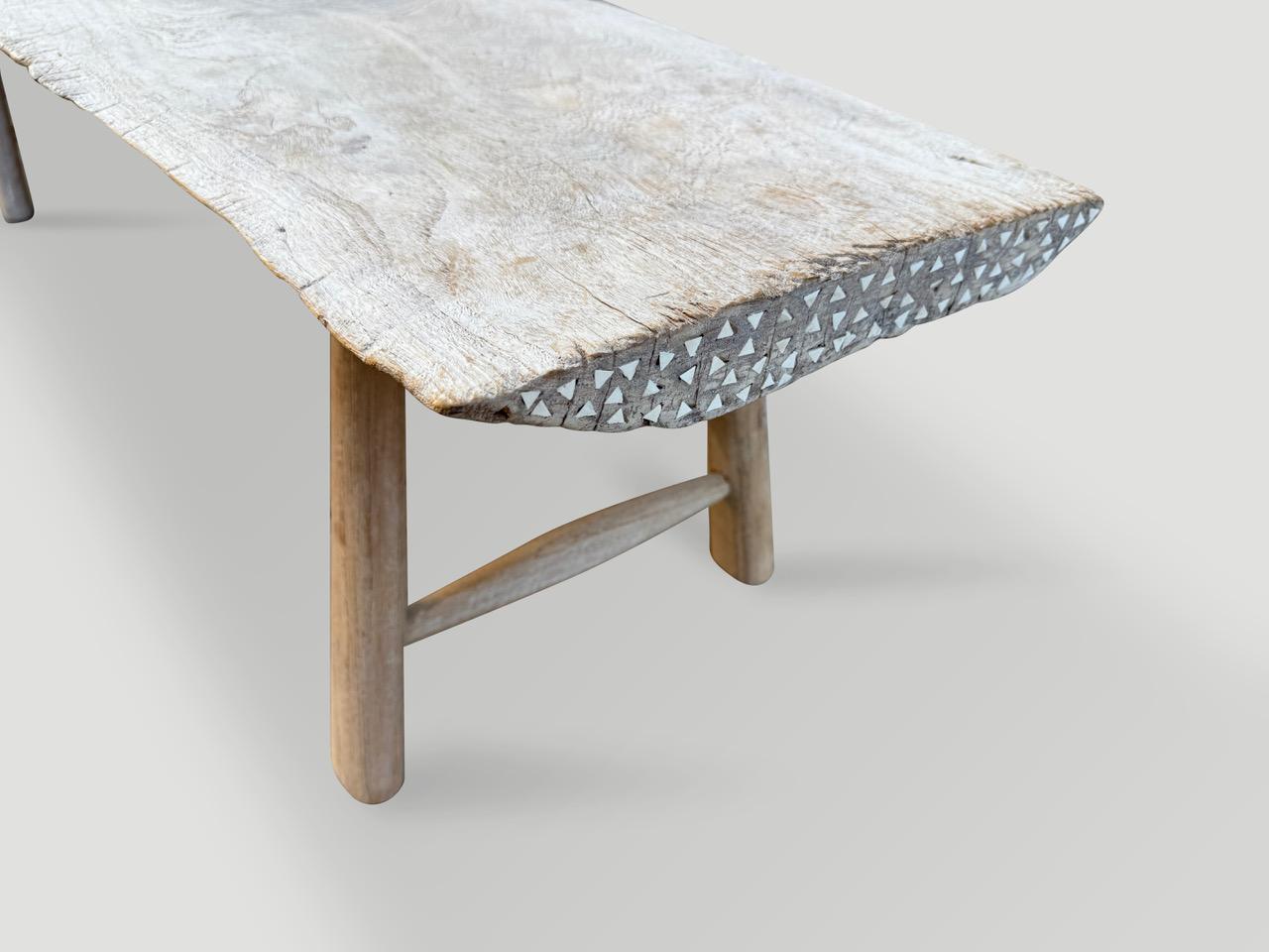 XXI secolo e contemporaneo Panchina in legno di teak intarsiato con conchiglia di Andrianna Shamaris in vendita