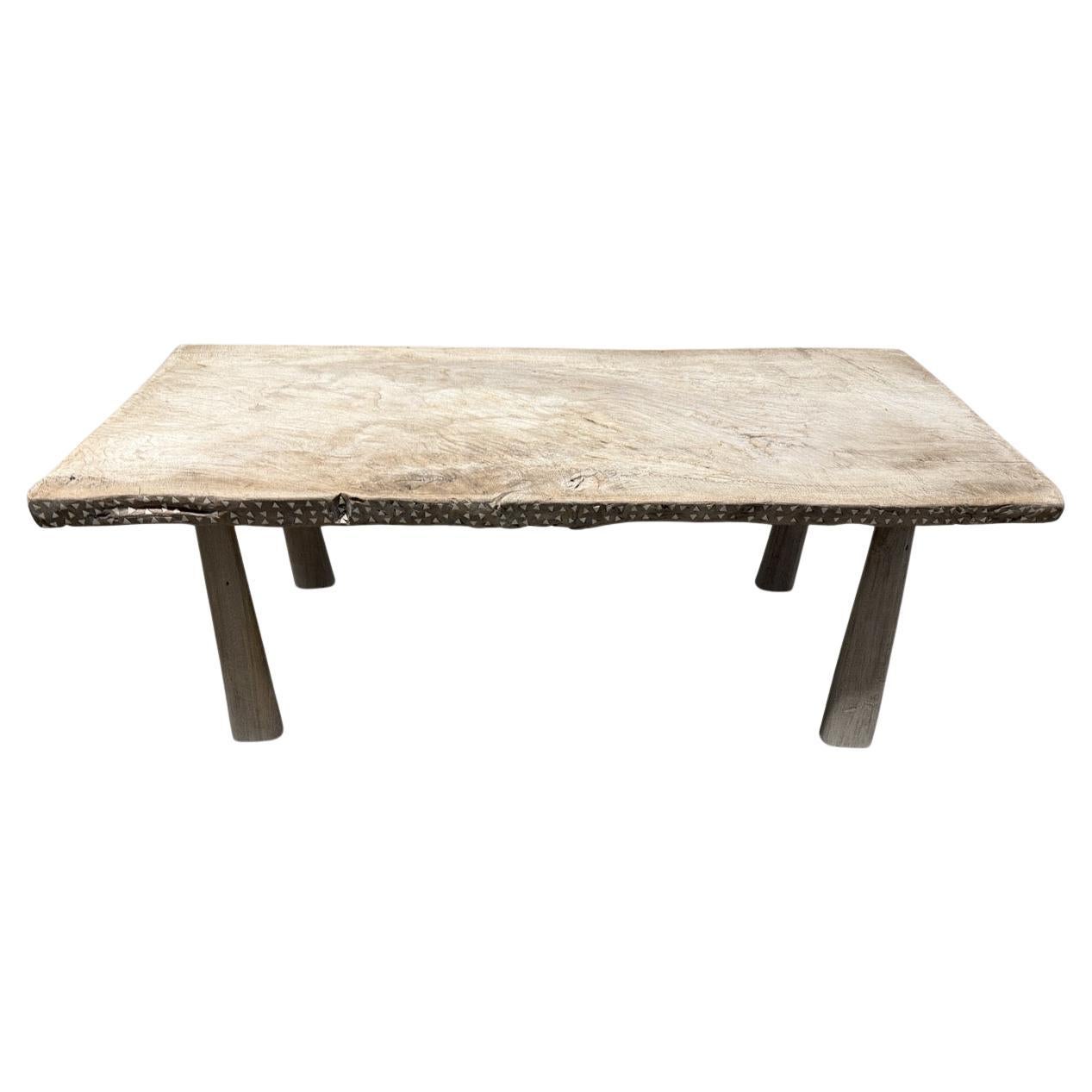 Table basse Andrianna Shamaris en bois de teck marqueté de coquillages