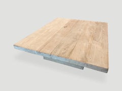 Table basse en bois de teck Andrianna Shamaris, signature de St. Barts