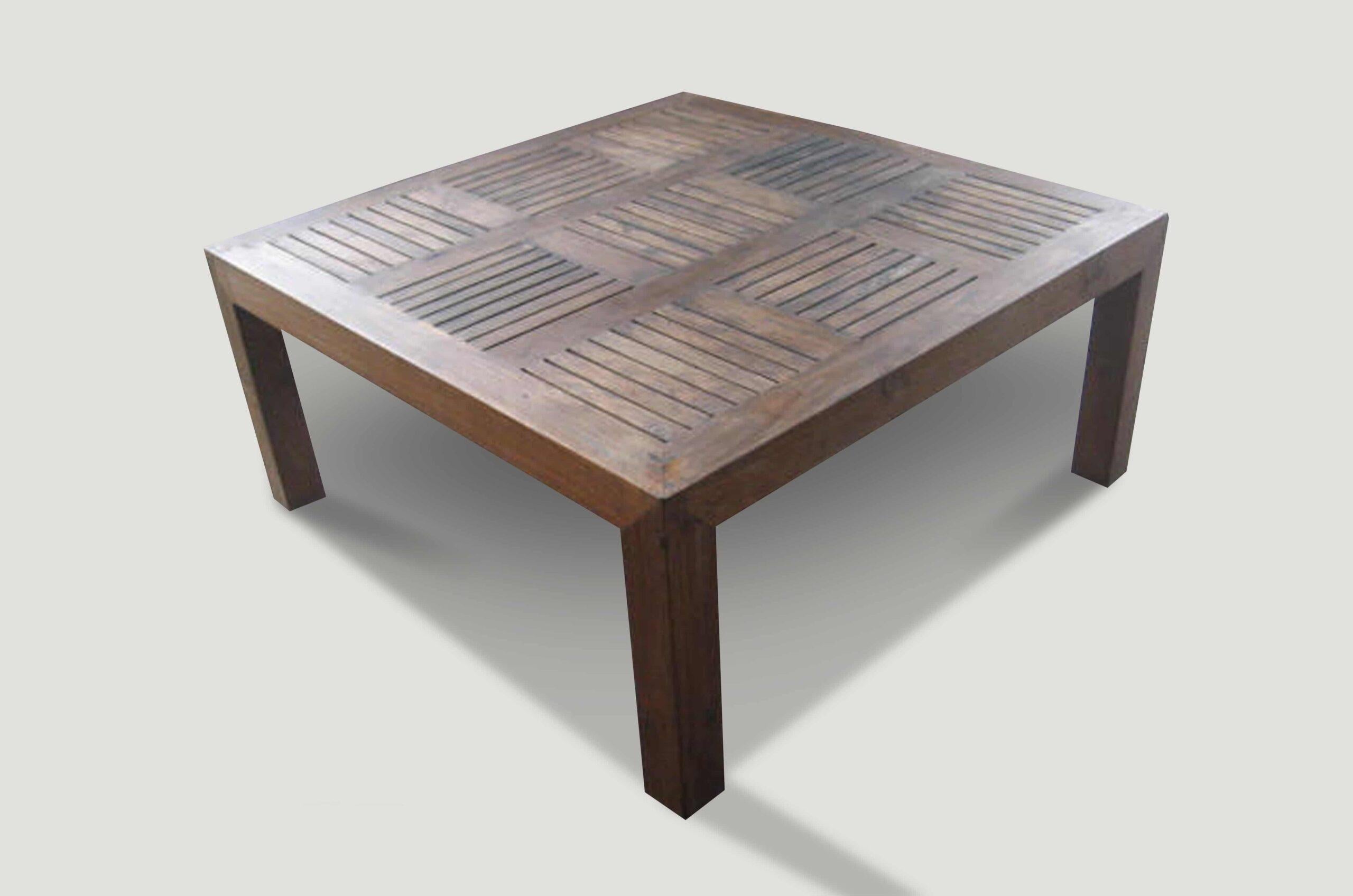 Table basse à lattes en bois de teck Andrianna Shamaris Bon état - En vente à New York, NY