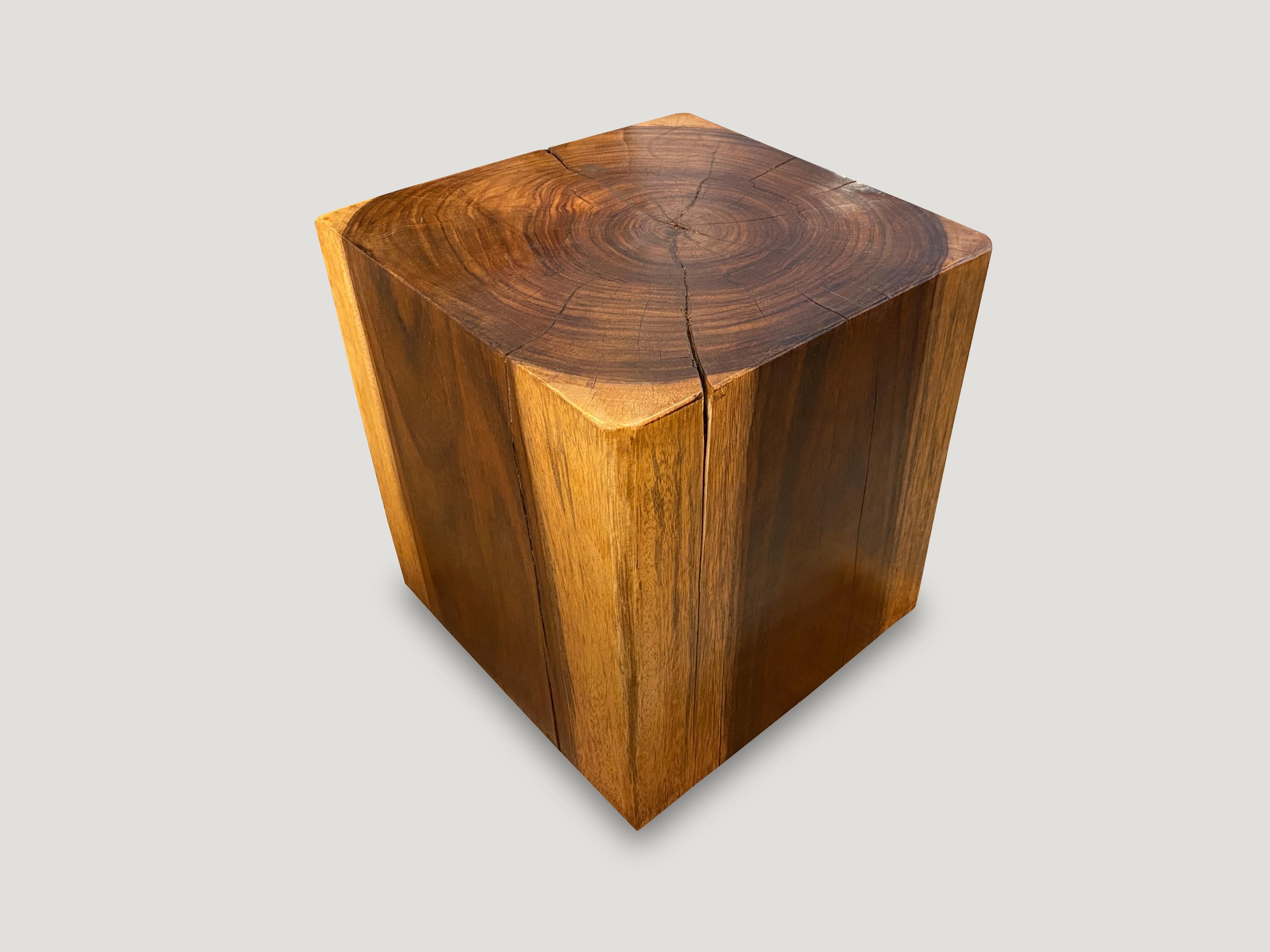 Mid-Century Modern Andrianna Shamaris Sono Cube en bois en vente