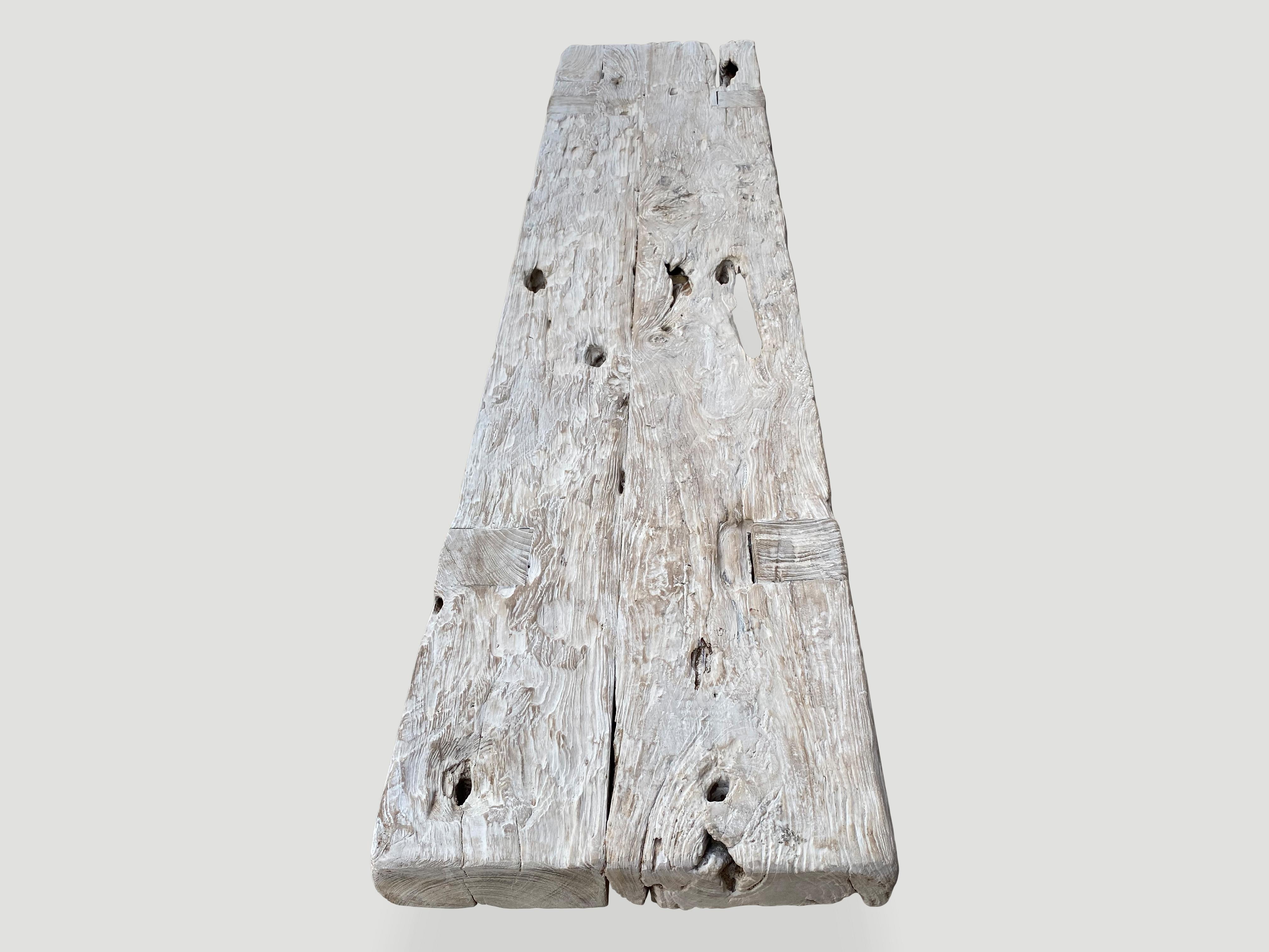 Banc Andrianna Shamaris St. Barts en bois de teck blanchi Excellent état - En vente à New York, NY