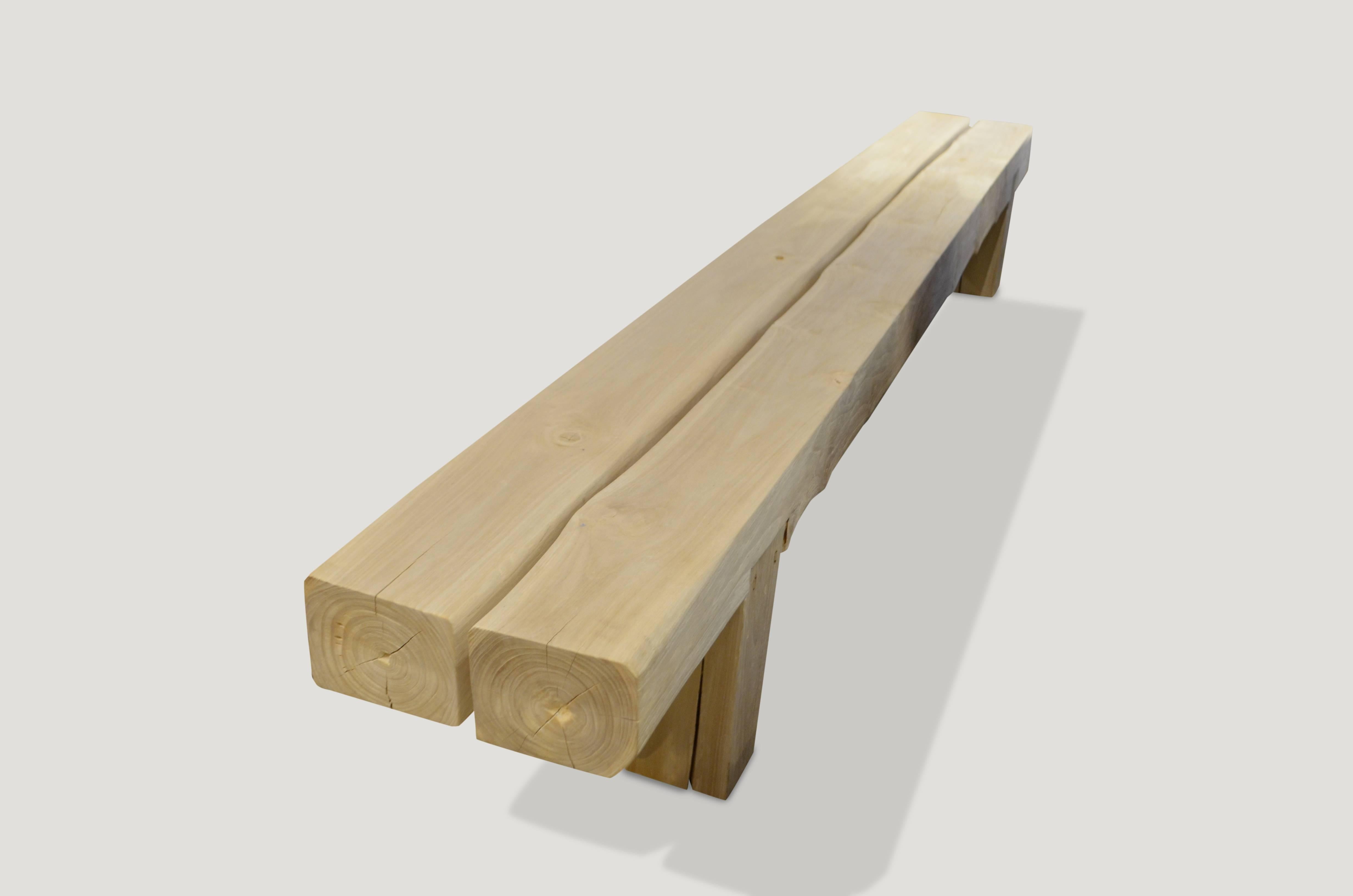 Organique Banc à bûches Andrianna Shamaris St. Barts long en bois de teck en vente