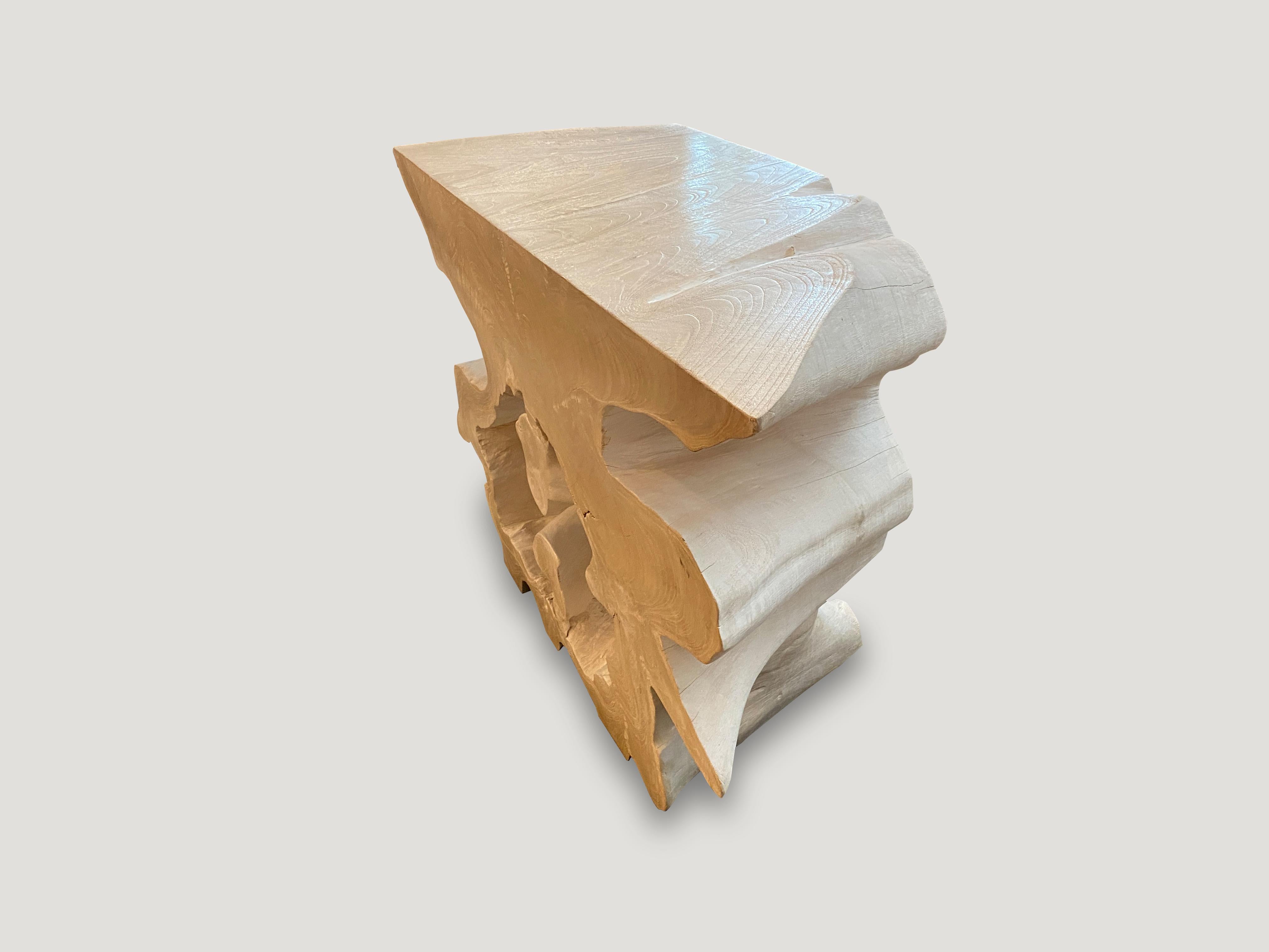 Console ou table basse en bois de teck Andrianna Shamaris St. Barts Excellent état - En vente à New York, NY