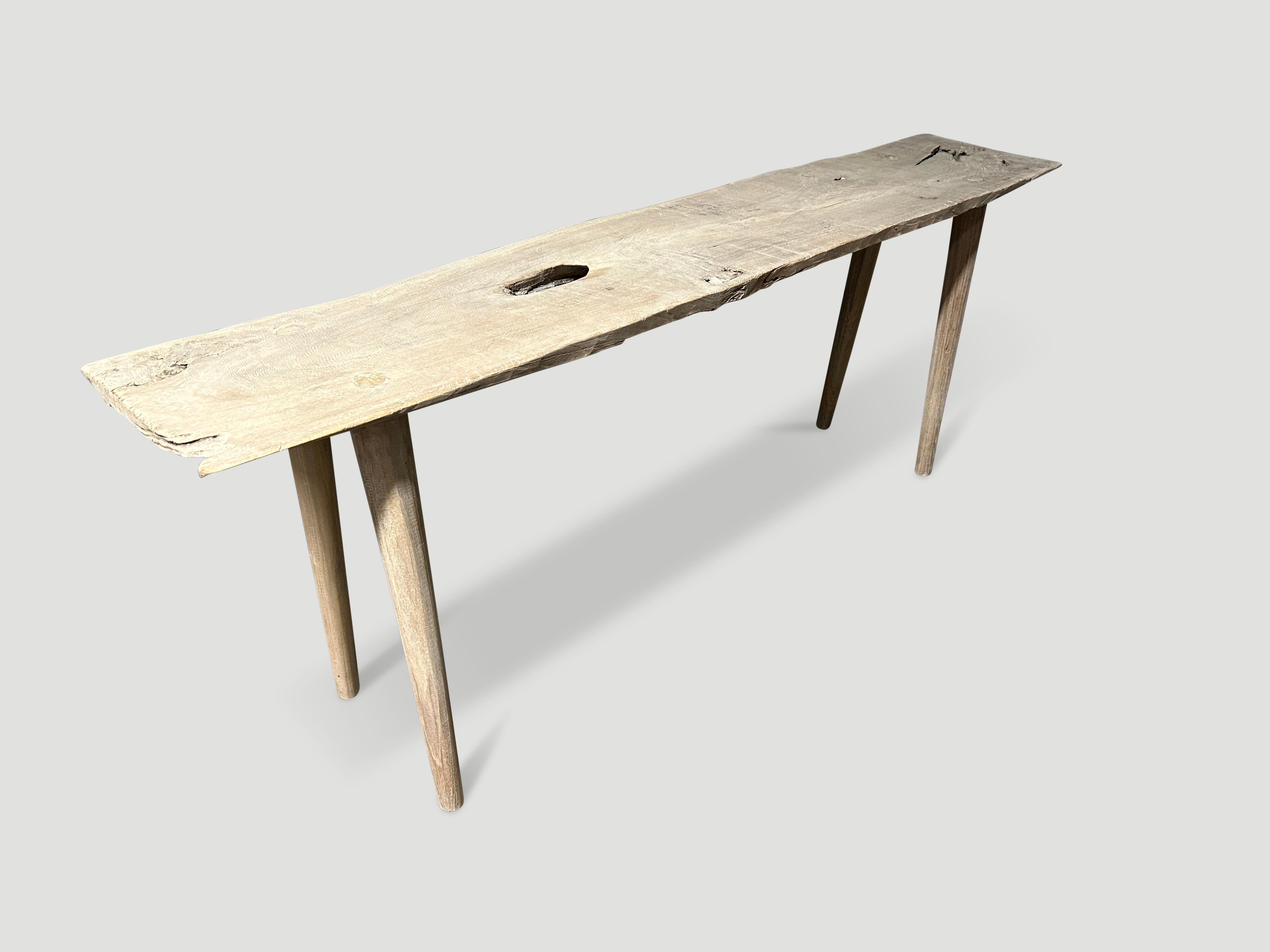 Andrianna Shamaris Mesa consola de madera de teca de San Bartolomé en Excelente estado para la venta en New York, NY