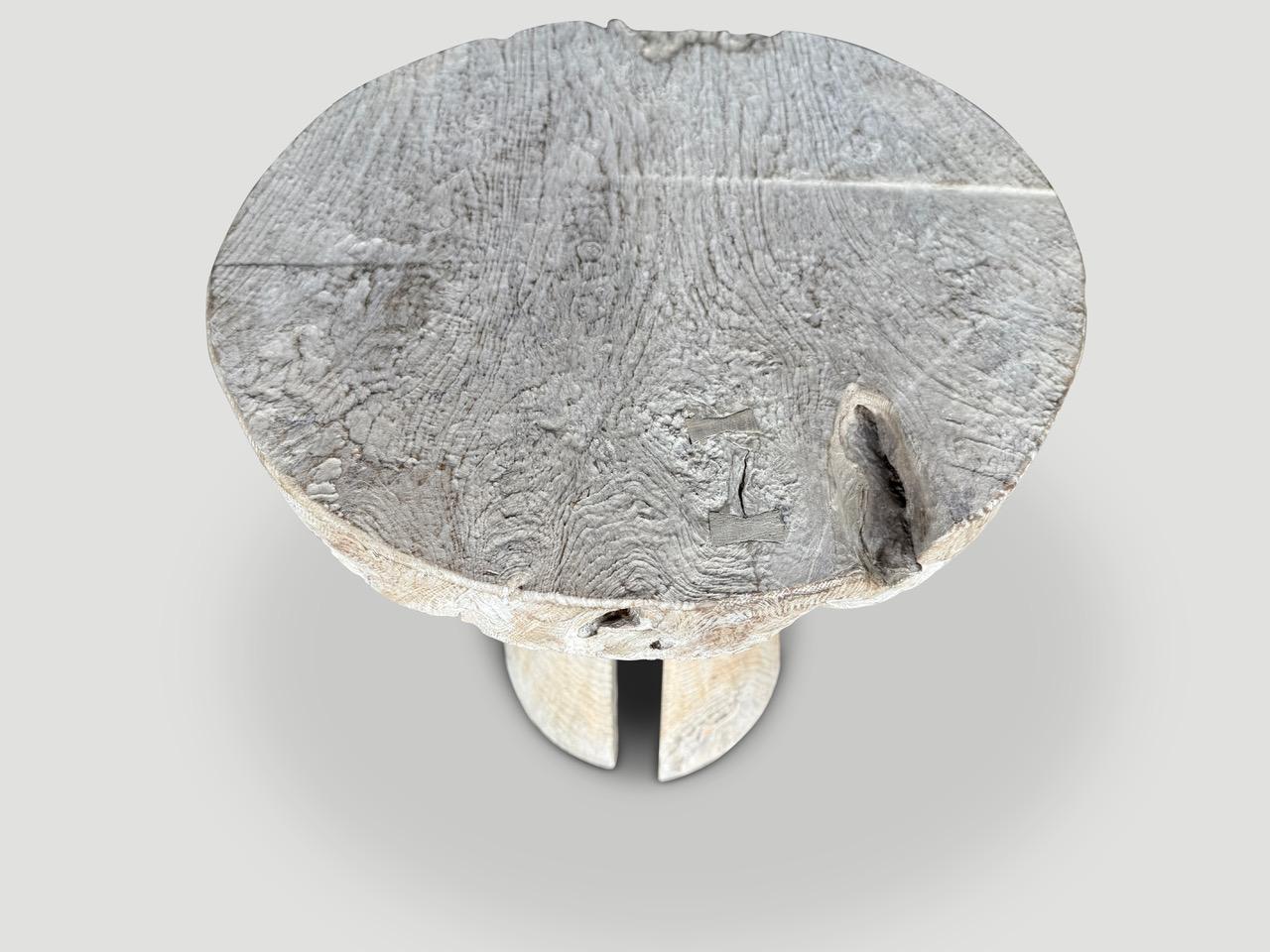 Organique Table d'appoint Andrianna Shamaris St. Barts en bois de teck en vente