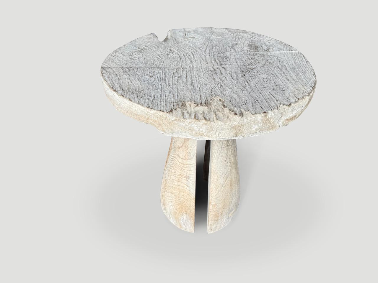 Table d'appoint Andrianna Shamaris St. Barts en bois de teck Excellent état - En vente à New York, NY