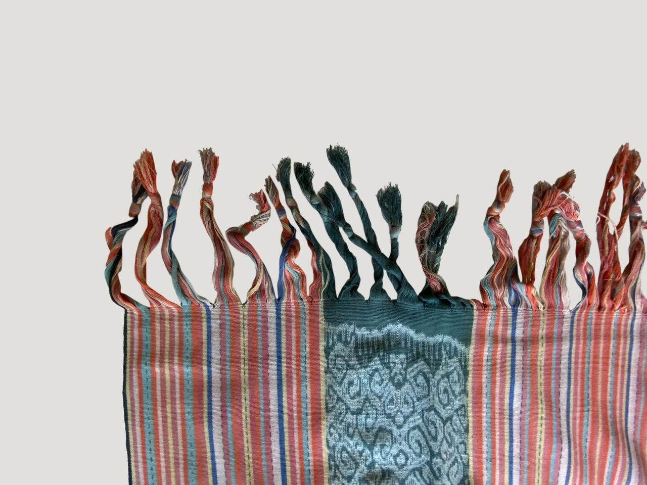 Andrianna Shamaris Super Rare Ikat aus Baumwolle aus Sumba, Indonesien (Indonesisch) im Angebot