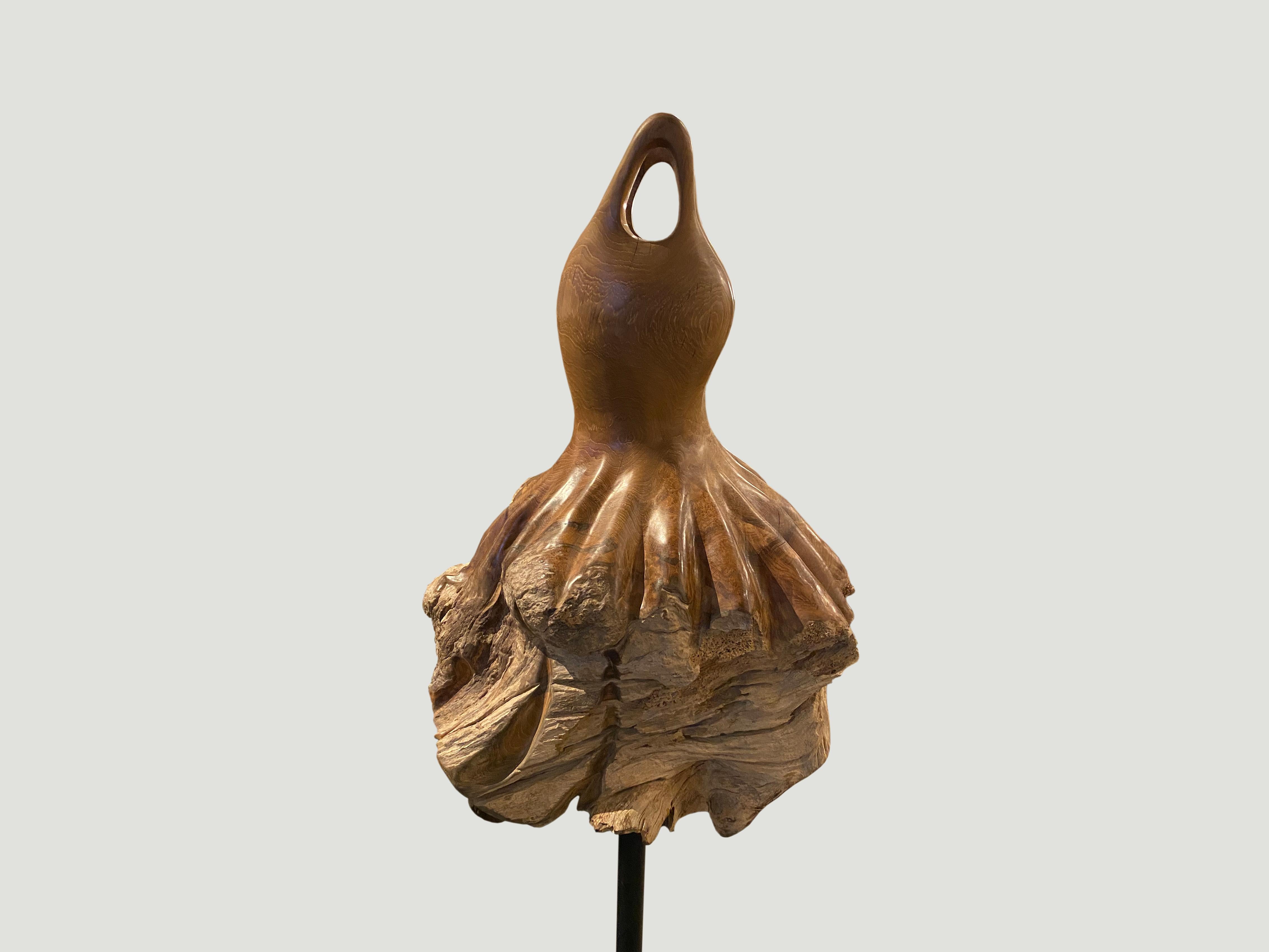 XXIe siècle et contemporain Andrianna Shamaris sculpture de ballerine en bois de teck en vente