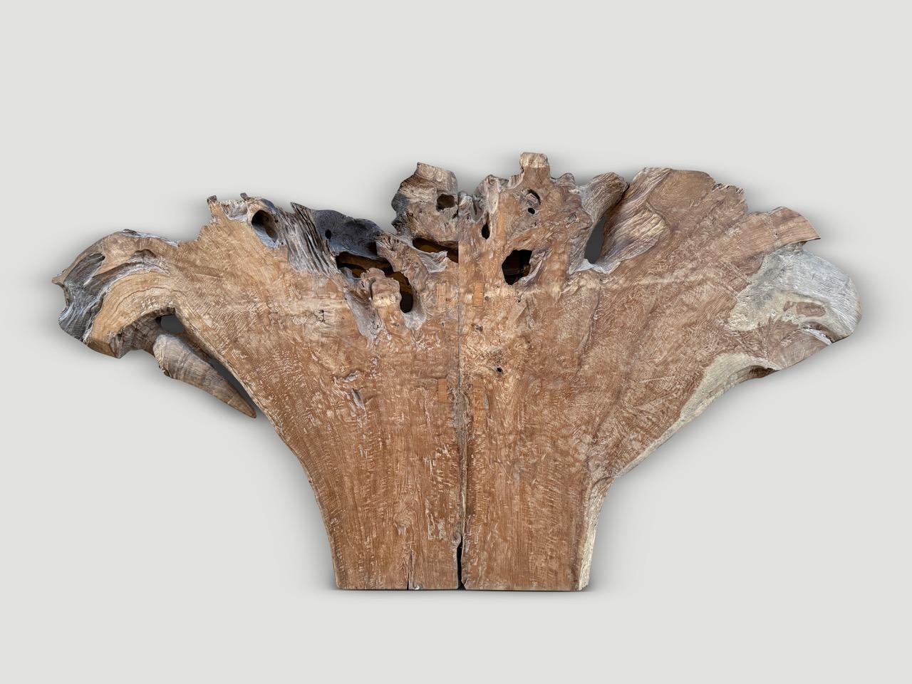Andrianna Shamaris tête de table basse ou tenture murale en bois de teck Bon état - En vente à New York, NY