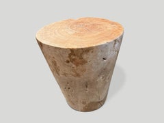 Andrianna Shamaris Mesa auxiliar de madera de teca, diseño wabi-sabi
