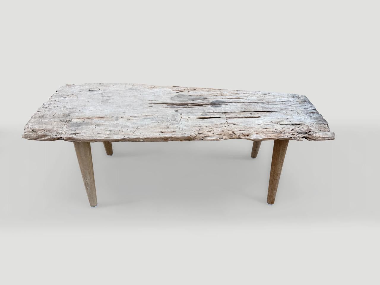 Andrianna Shamaris Table basse Wabi Sabi Excellent état - En vente à New York, NY