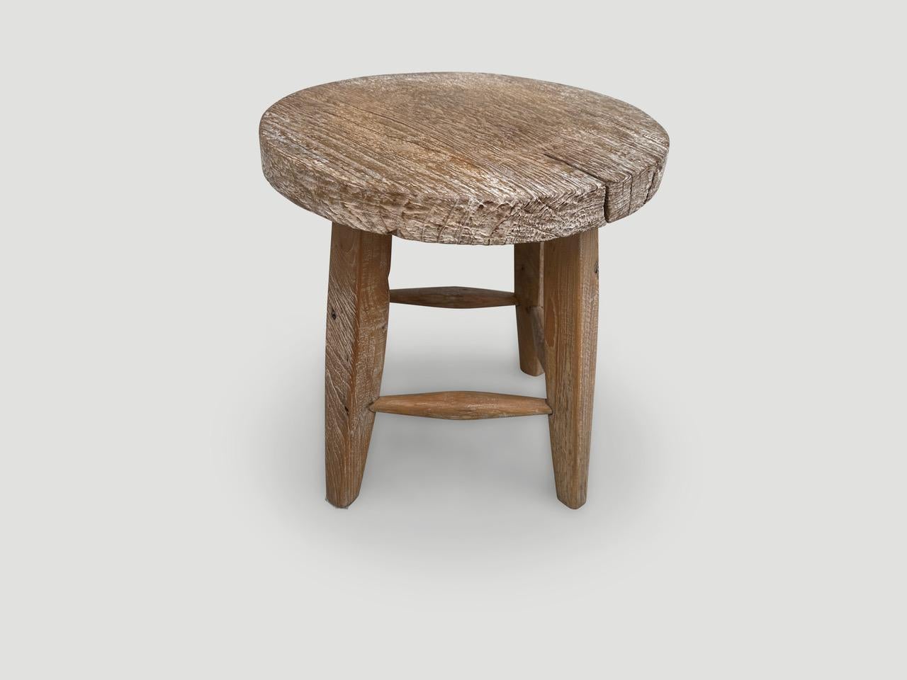 Andrianna Shamaris Table d'appoint ou tabouret rond Wabi Sabi Excellent état - En vente à New York, NY