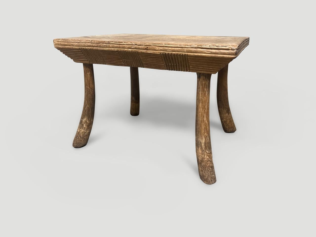Table d'appoint ou tabouret Wabi Sabi Andrianna Shamaris Excellent état - En vente à New York, NY
