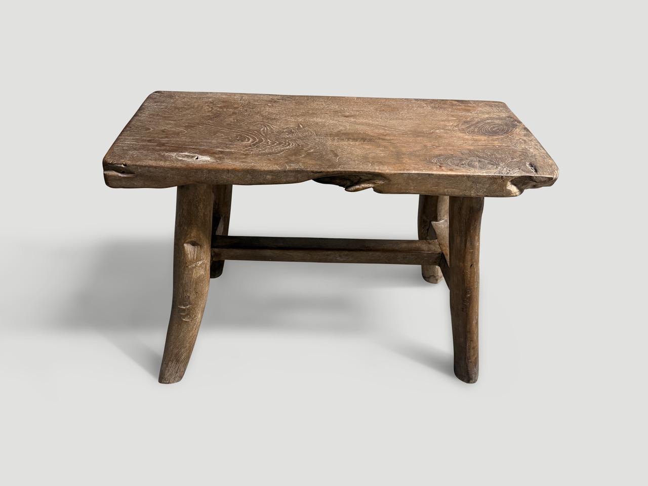 Minimaliste Banc en bois de teck Wabi Sabi Andrianna Shamaris en vente