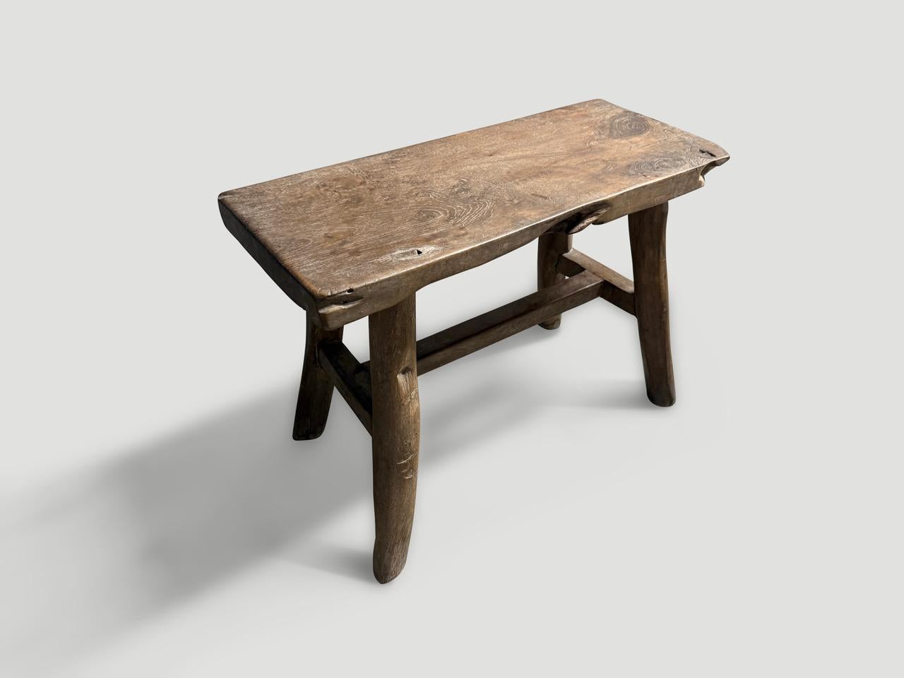 Banc en bois de teck Wabi Sabi Andrianna Shamaris Excellent état - En vente à New York, NY