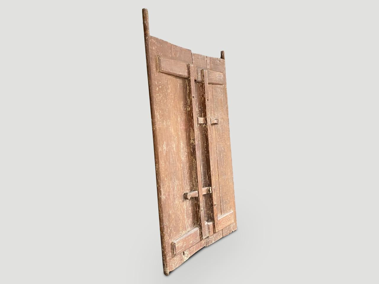 Andrianna Shamaris, antike Tür aus Yin und Yang (Holz) im Angebot