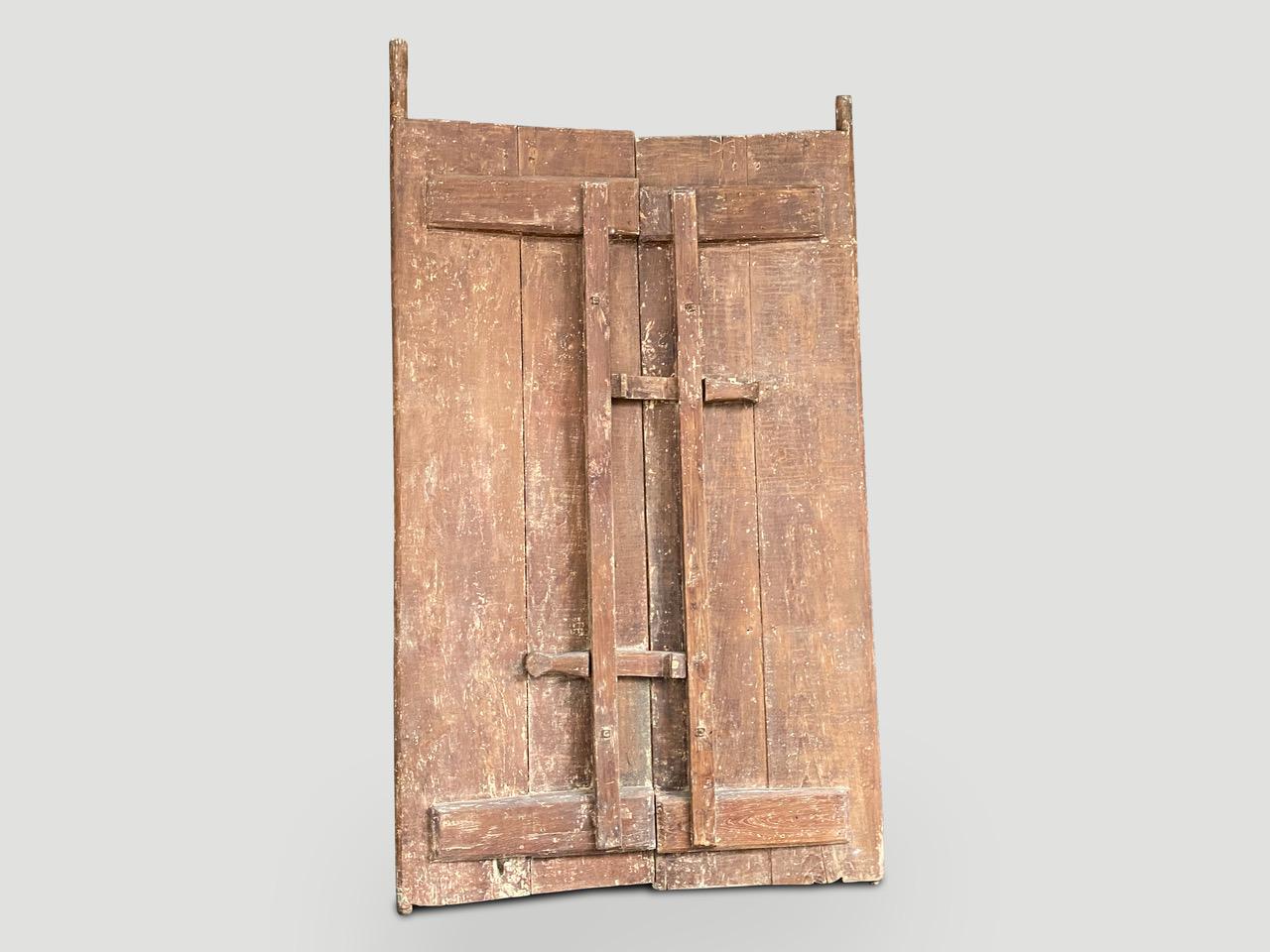 Andrianna Shamaris, antike Tür aus Yin und Yang im Angebot 2