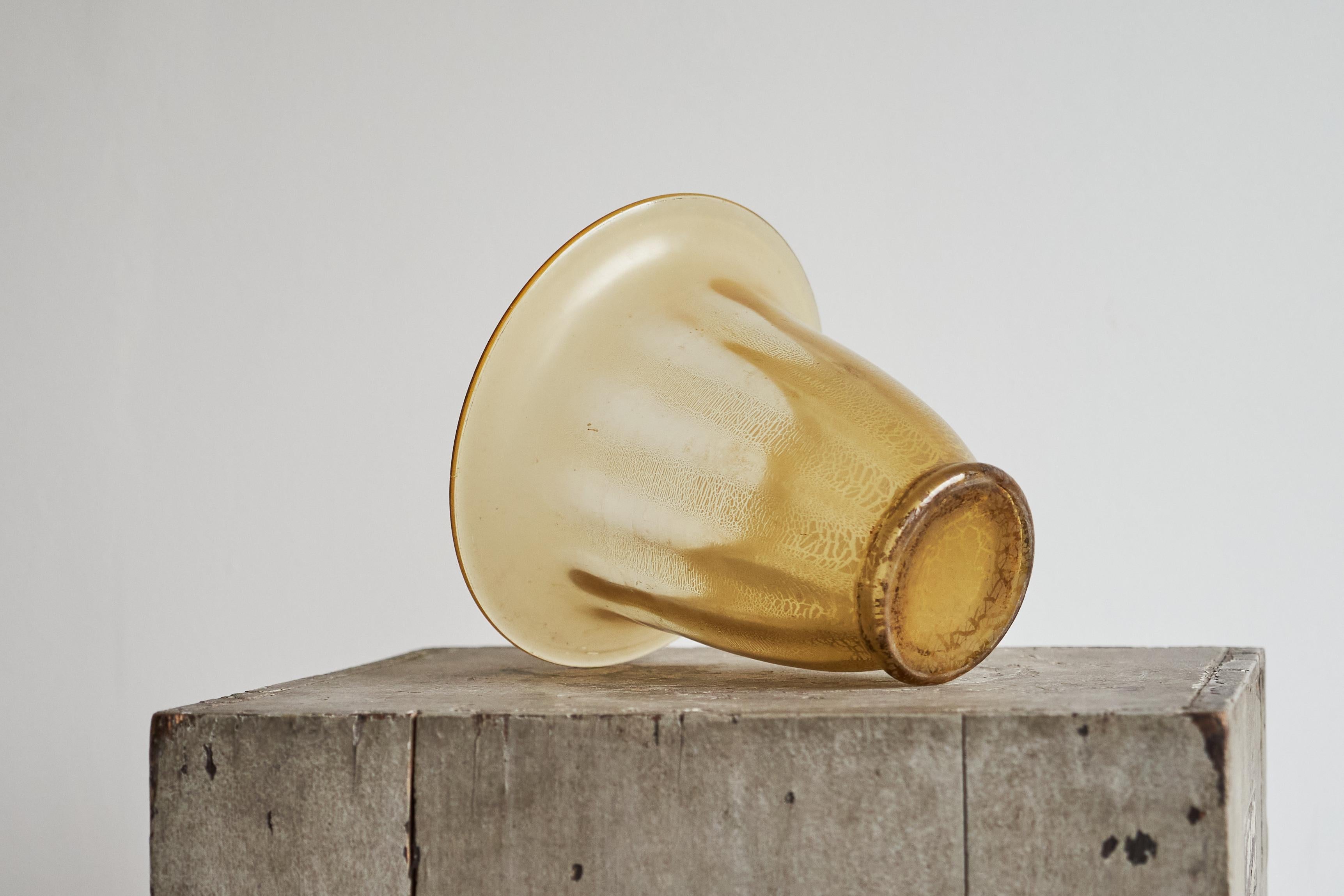 Vetro artistico Vaso in vetro artistico Andries Dirk Copier in craquelé e oro per Glasfabriek Leerdam in vendita
