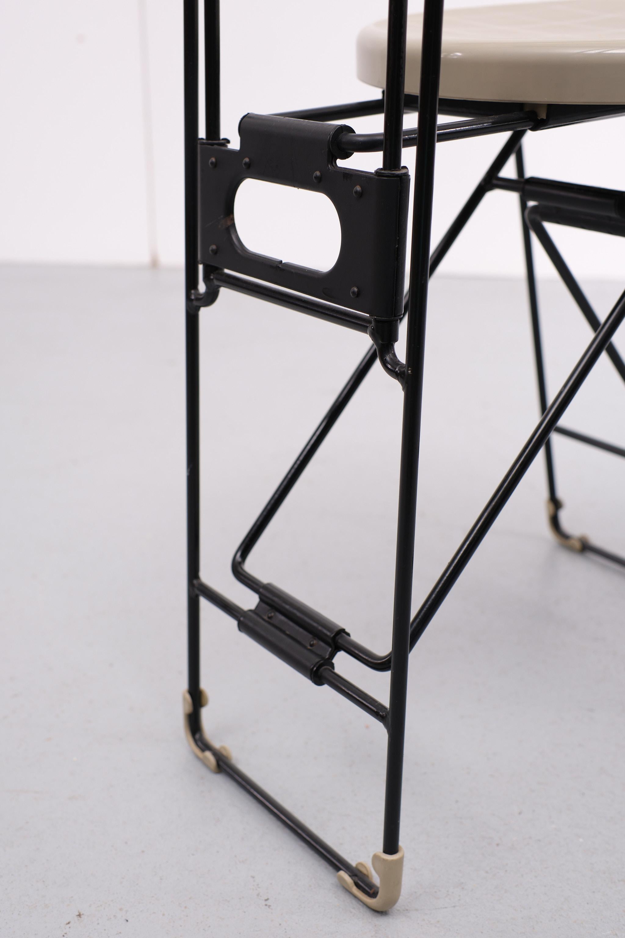 Postmoderne Chaise pliante post-moderne Andries van Onck 1984 en vente