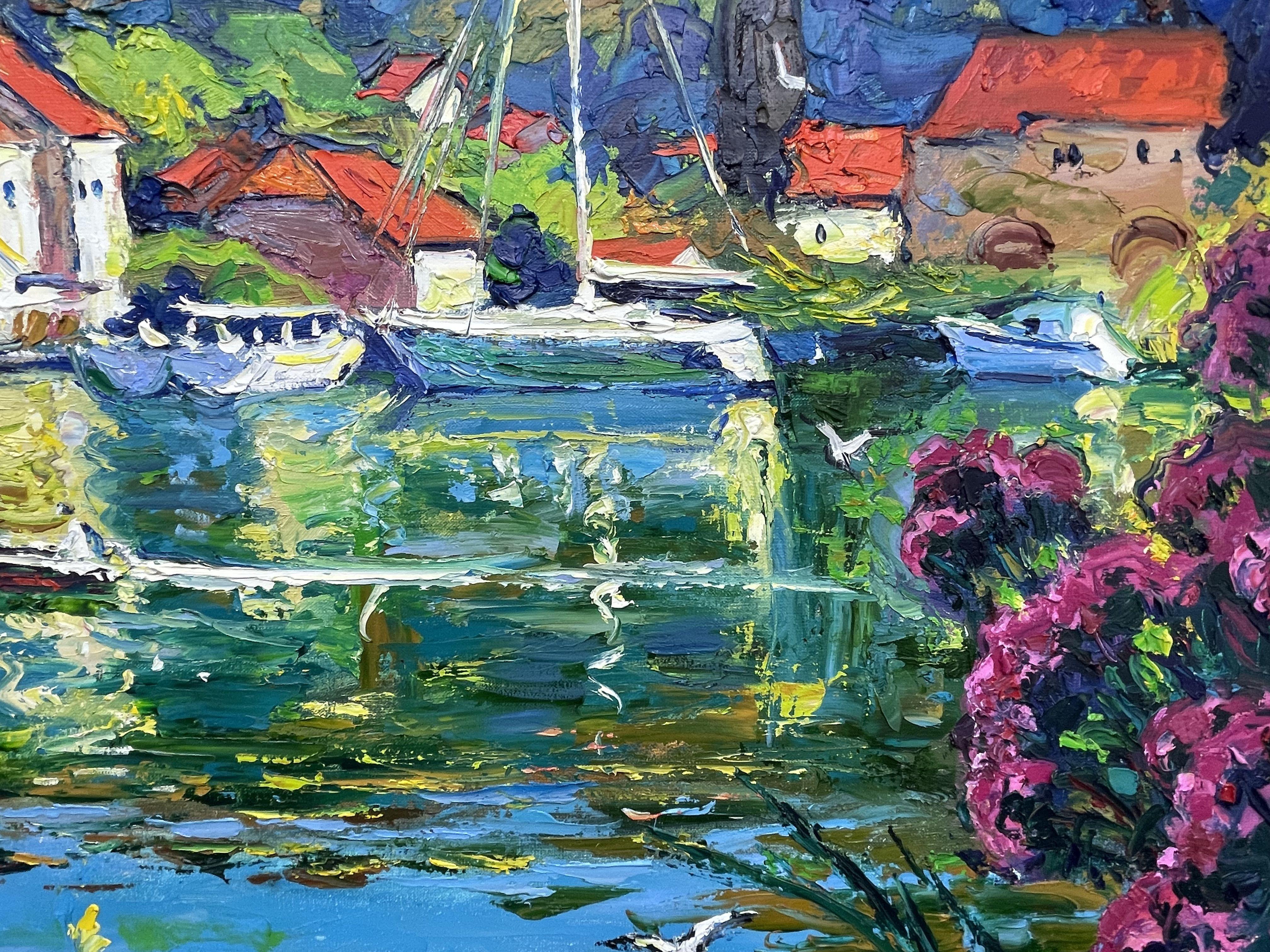 Dieses Gemälde zeigt eine atemberaubende Landschaft in der Umgebung von Dubrovnik, Kroatien. Im Vordergrund ist ein schöner Fluss zu sehen, der von rosa blühenden Oleanderbäumen beschattet wird. In der Nähe des Flussufers sieht man hohes Schilf und