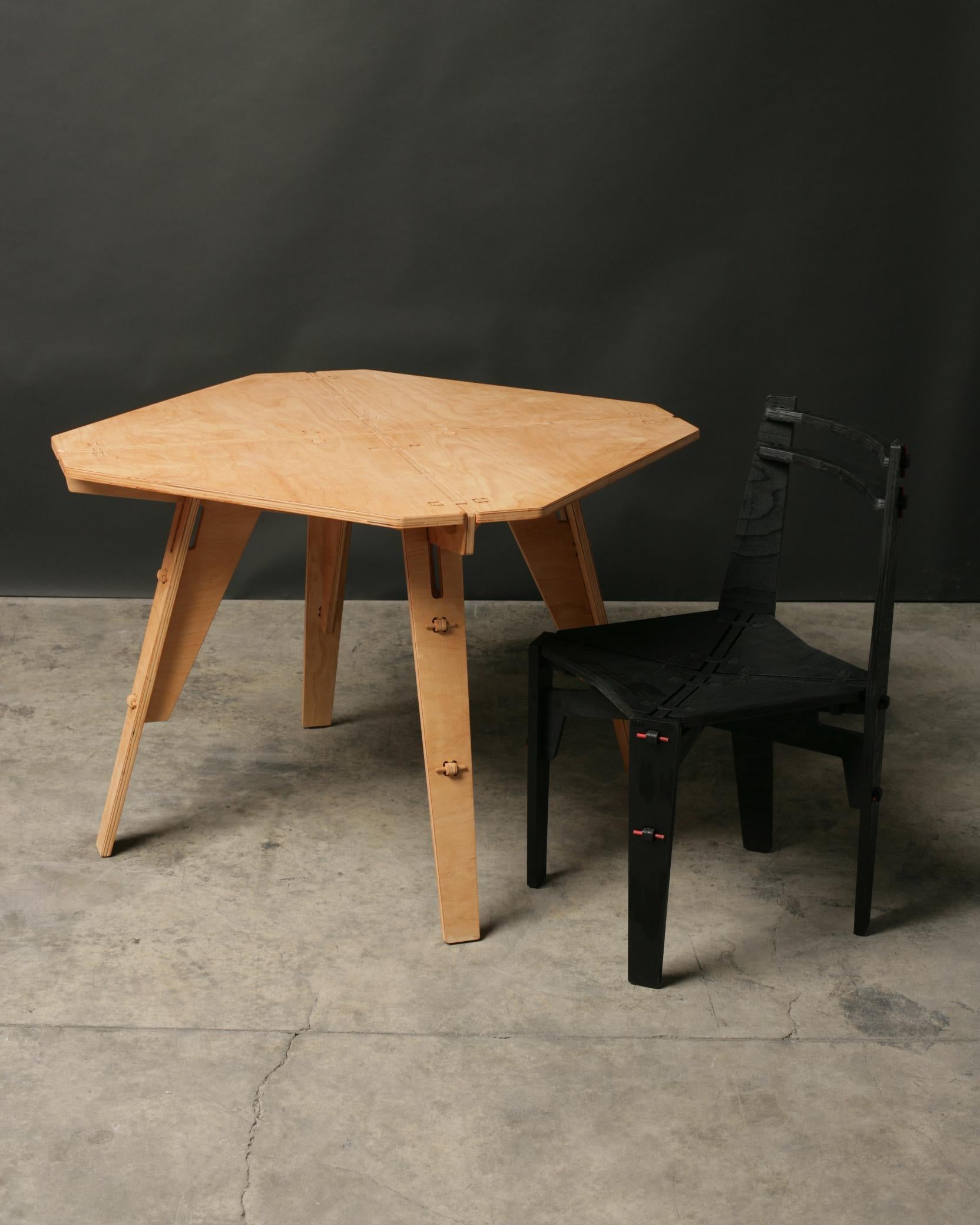 Machine-Made 'Android' table unique ready-to-assemble, ultra flat-pack, birch plywood table For Sale