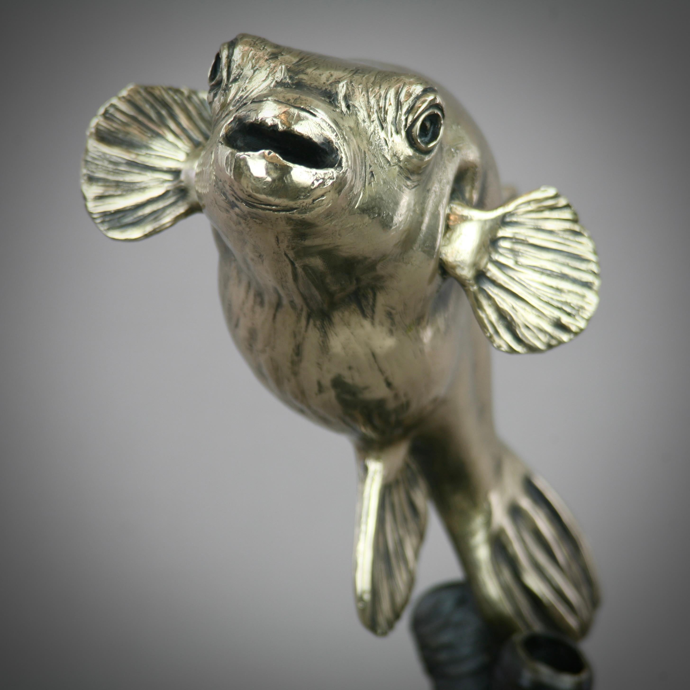 Bontana -Original moderne Bronzeskulptur eines Meeresbewohners - Zeitgenössische Kunst (Gold), Figurative Sculpture, von Andrzej Szymczyk
