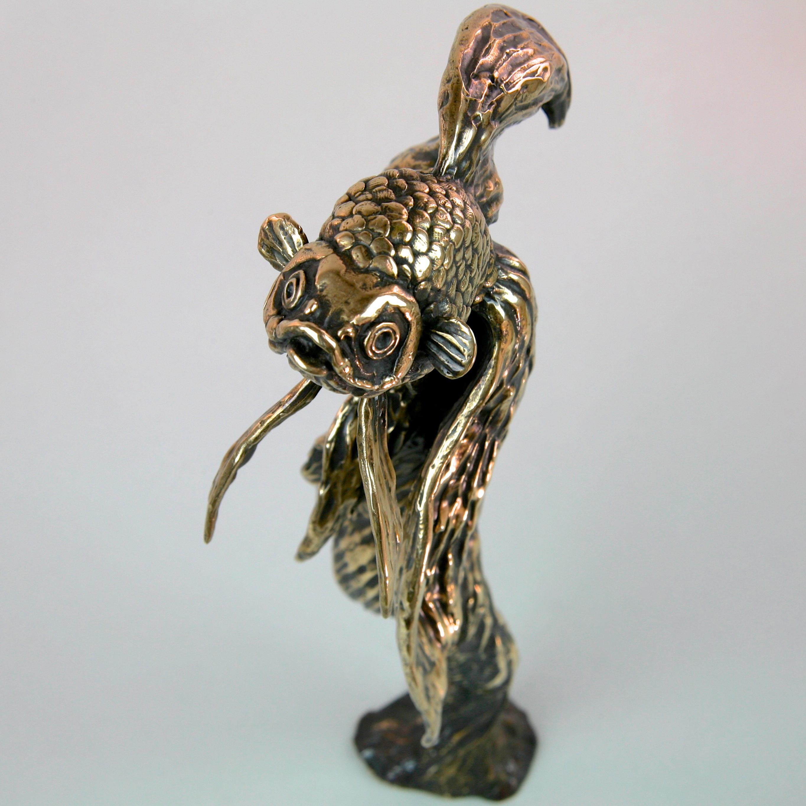 Pez dorado II-escultura original de bronce de fauna marina-obra de arte-arte contemporáneo en venta 1