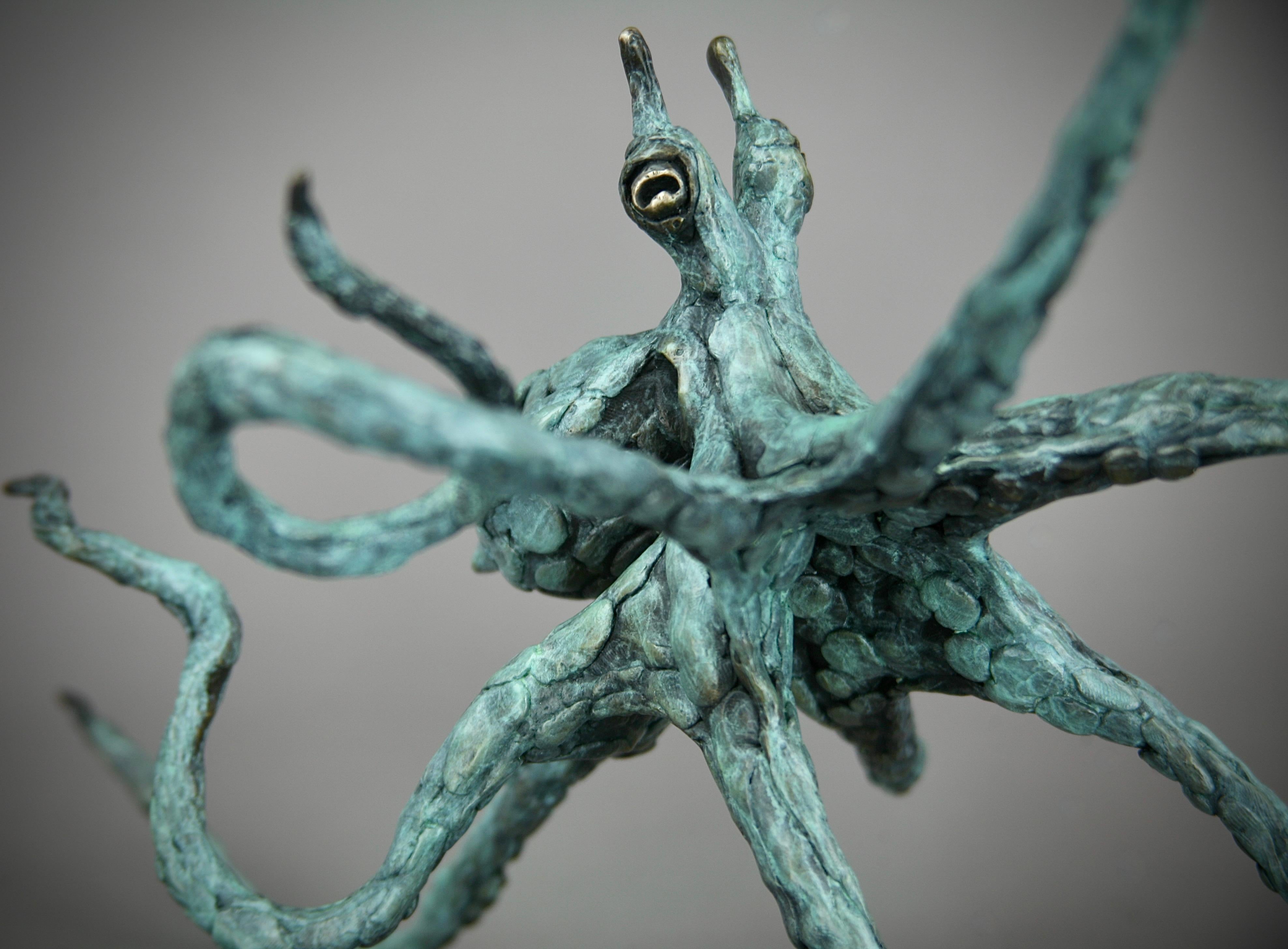 Octopus-Green Patina-wildlife-sculpture de table en bronze-moderne-Contemporaine - Sculpture de Andrzej Szymczyk
