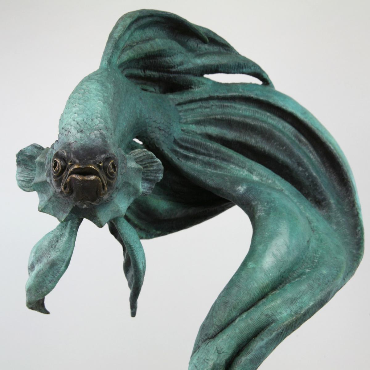 Siamese Fighter Fish-original bronze wildlife sculpture-artwork-contemporary art - Realist Sculpture by Andrzej Szymczyk