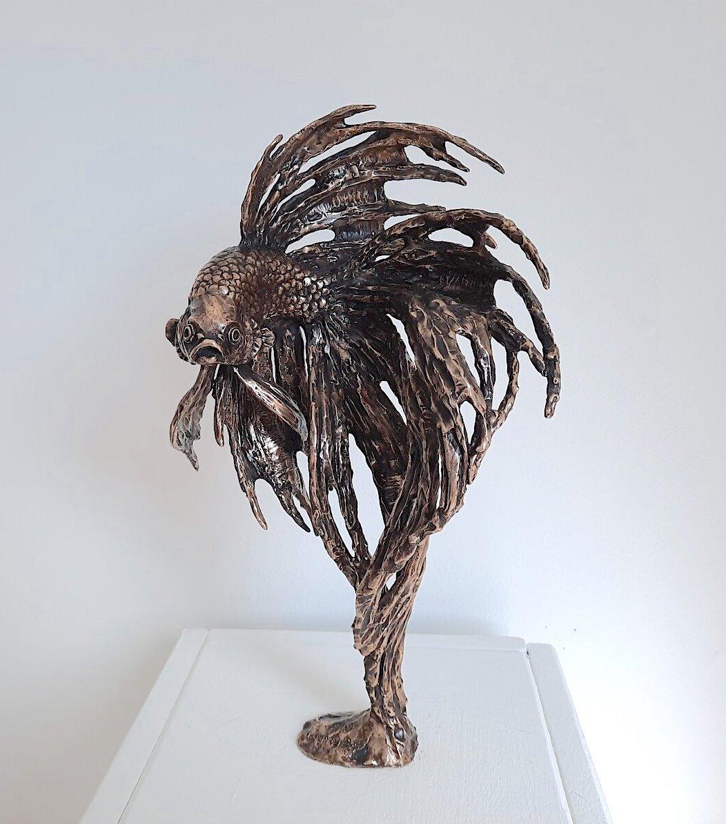 Siamese Fighting Fish II, Gold-original bronze marine animal wildlife sculpture - Sculpture by Andrzej Szymczyk