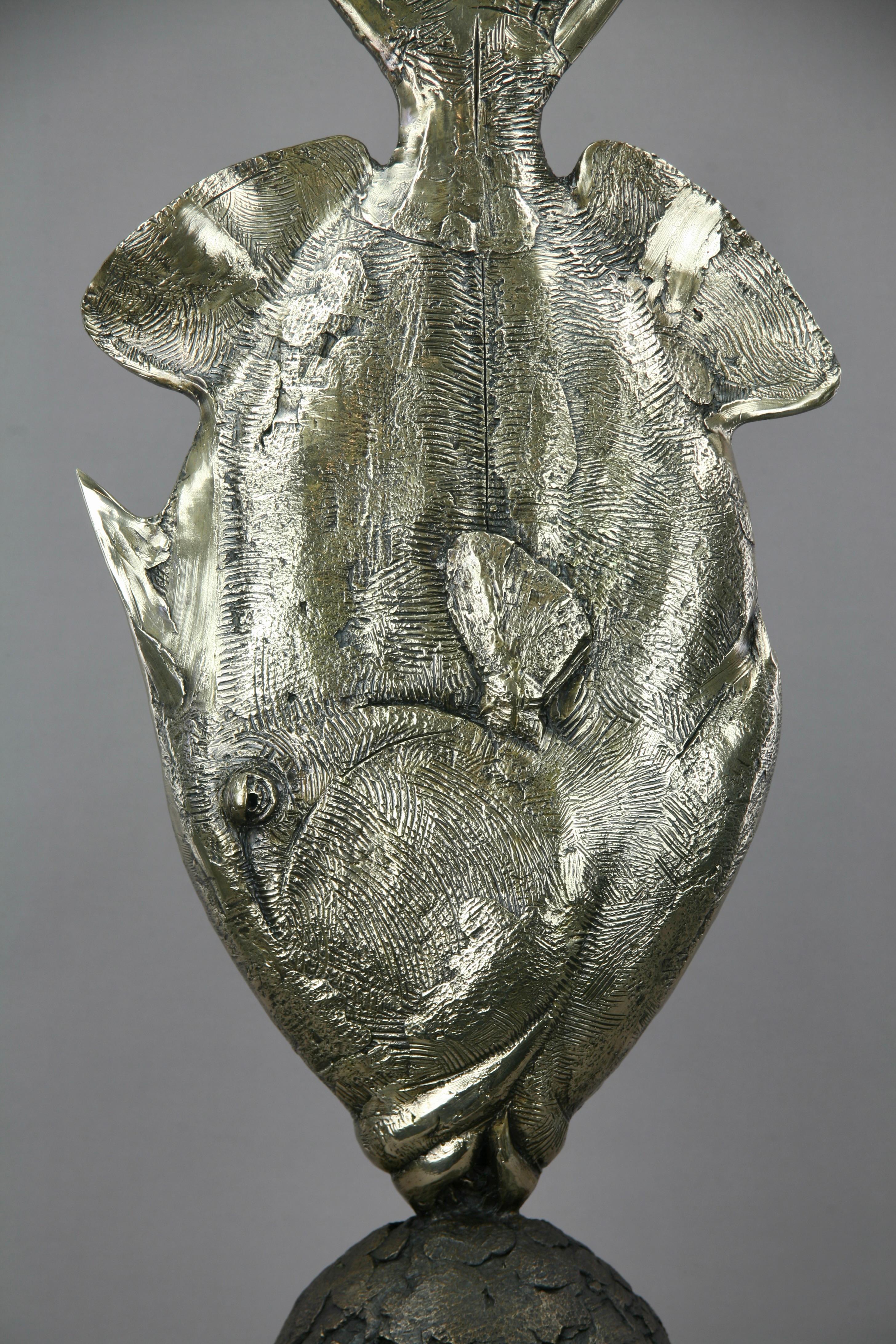 Poisson-tigre Titan - sculpture originale en bronze de la faune marine - Art contemporain - Sculpture de Andrzej Szymczyk