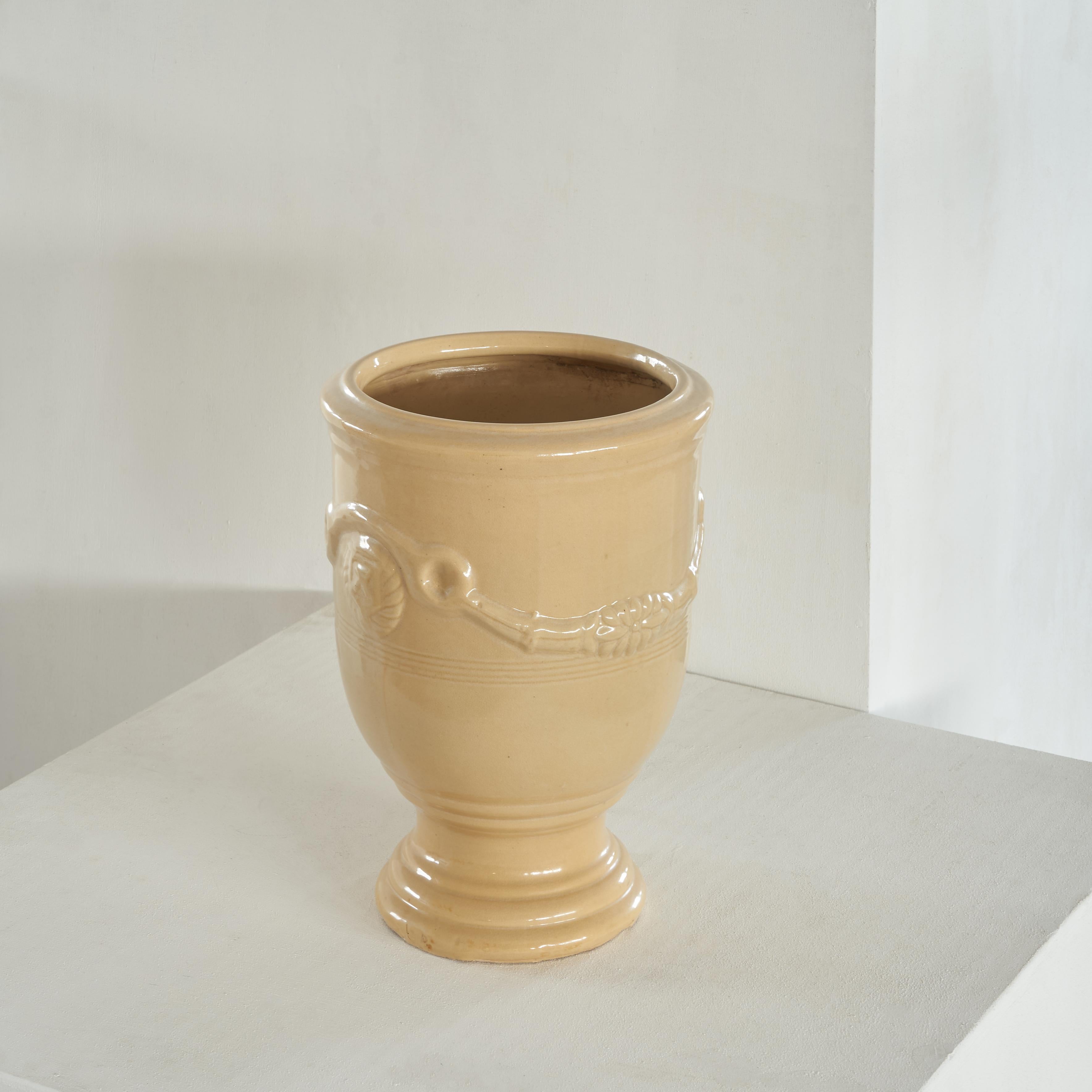 Provincial français Pot d'Anduze jaune crème en vente